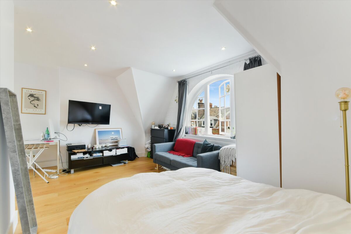 Flat to rent in St. Johns Wood High Street, London, NW8 HAQ012349140