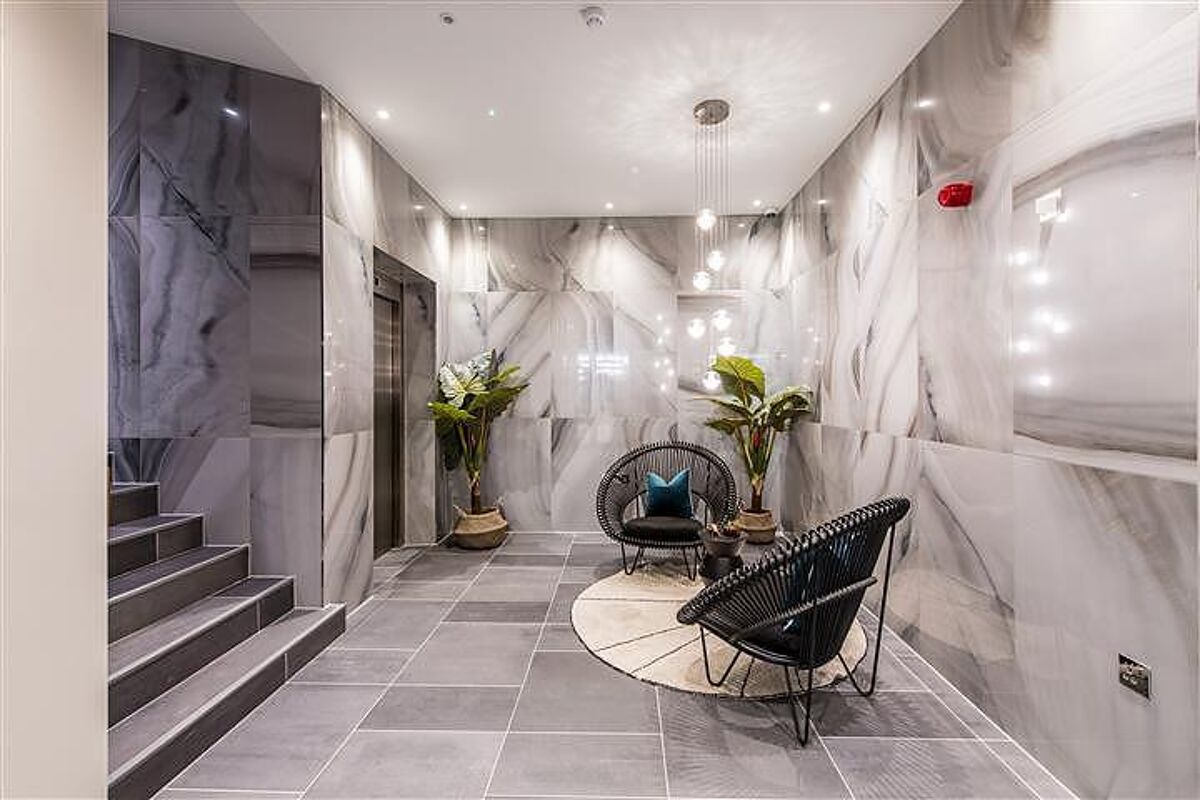 flat to rent in Hampstead Manor, Kidderpore Avenue, Hampstead, London