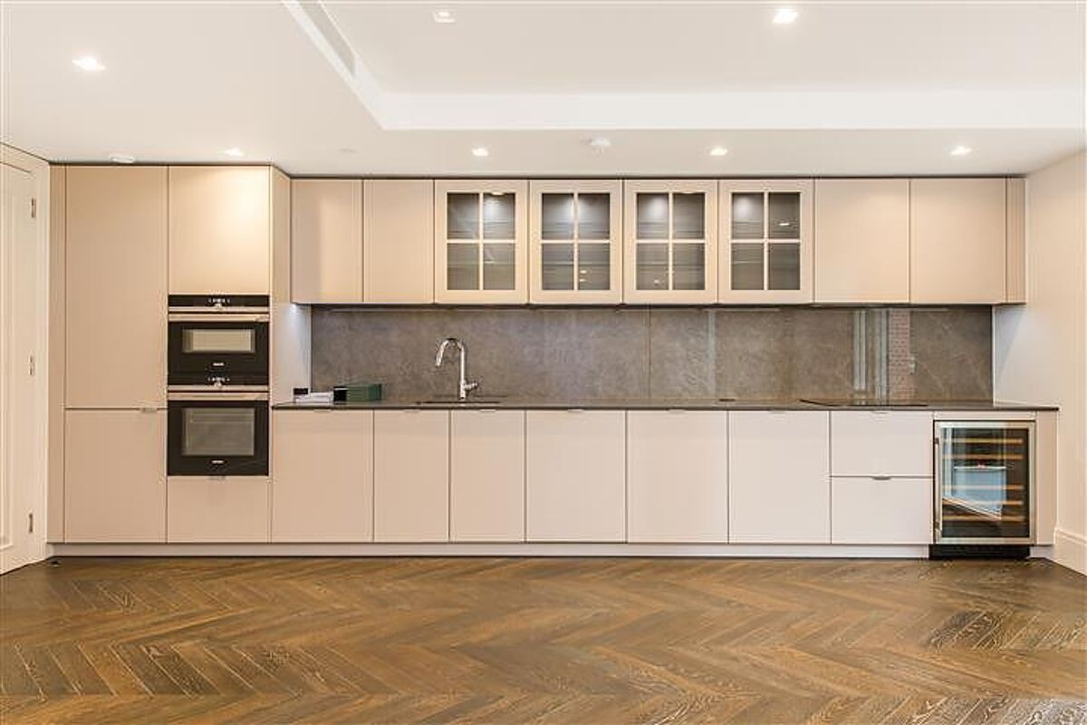 flat to rent in Hampstead Manor, Kidderpore Avenue, Hampstead, London