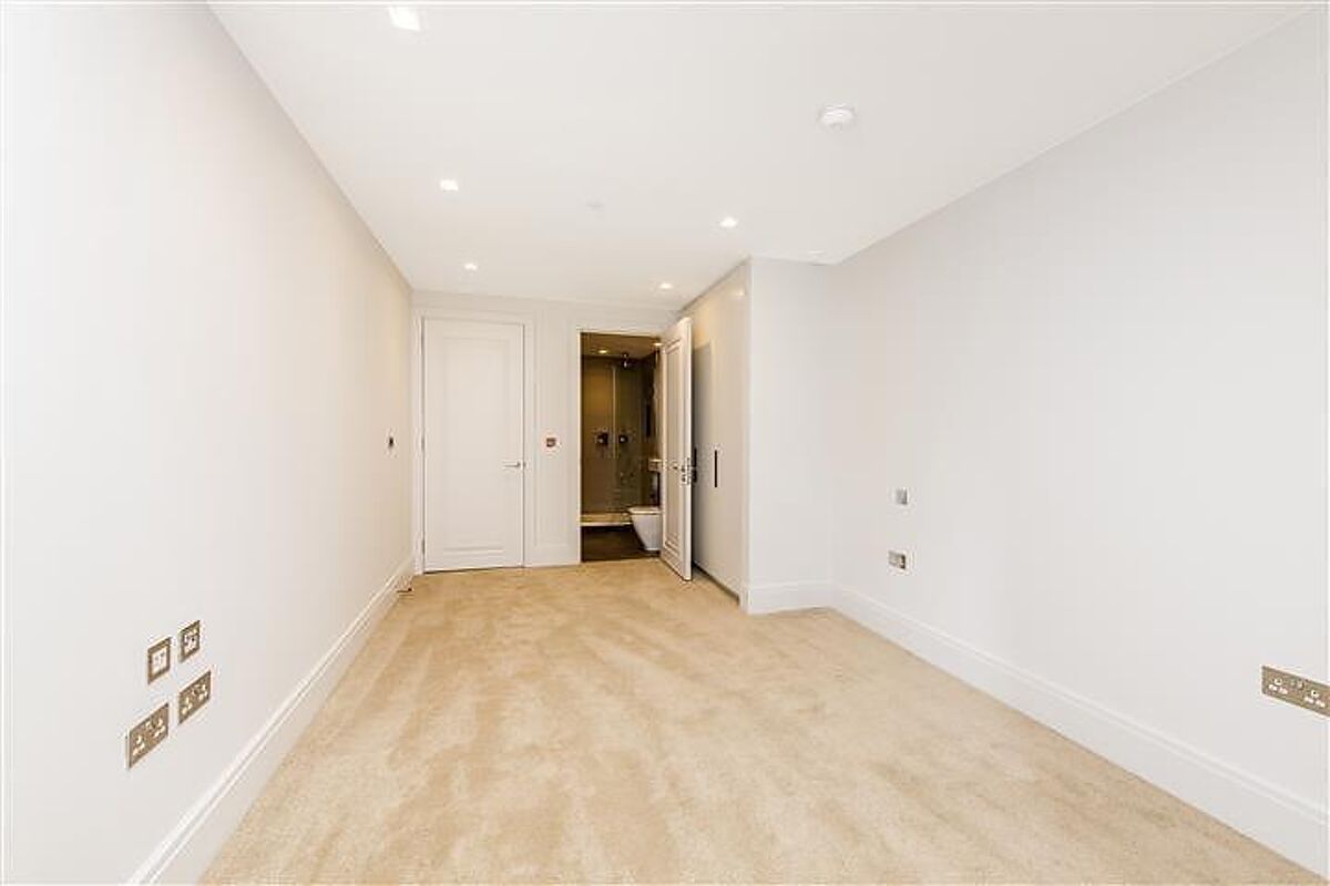 flat to rent in Hampstead Manor, Kidderpore Avenue, Hampstead, London