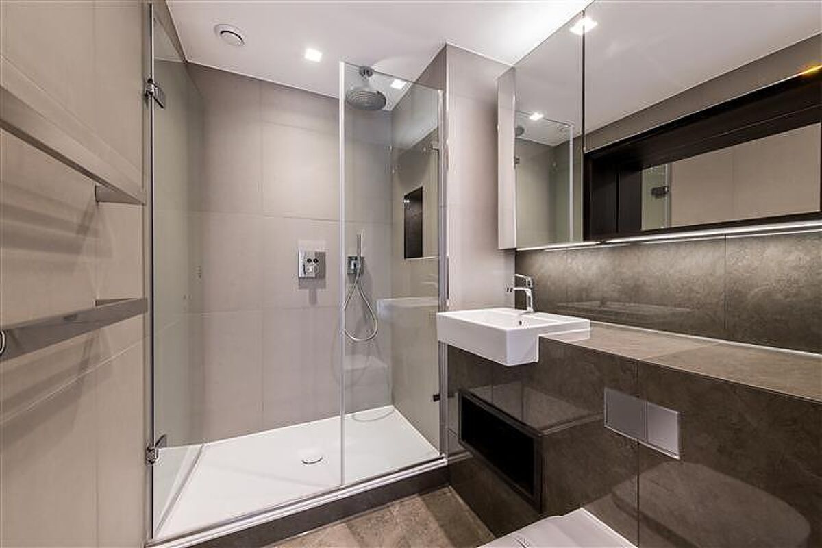 flat to rent in Hampstead Manor, Kidderpore Avenue, Hampstead, London