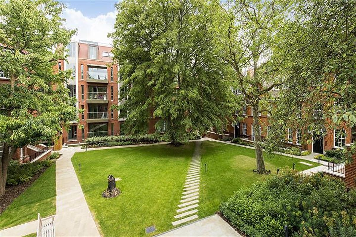 flat to rent in Hampstead Manor, Kidderpore Avenue, Hampstead, London