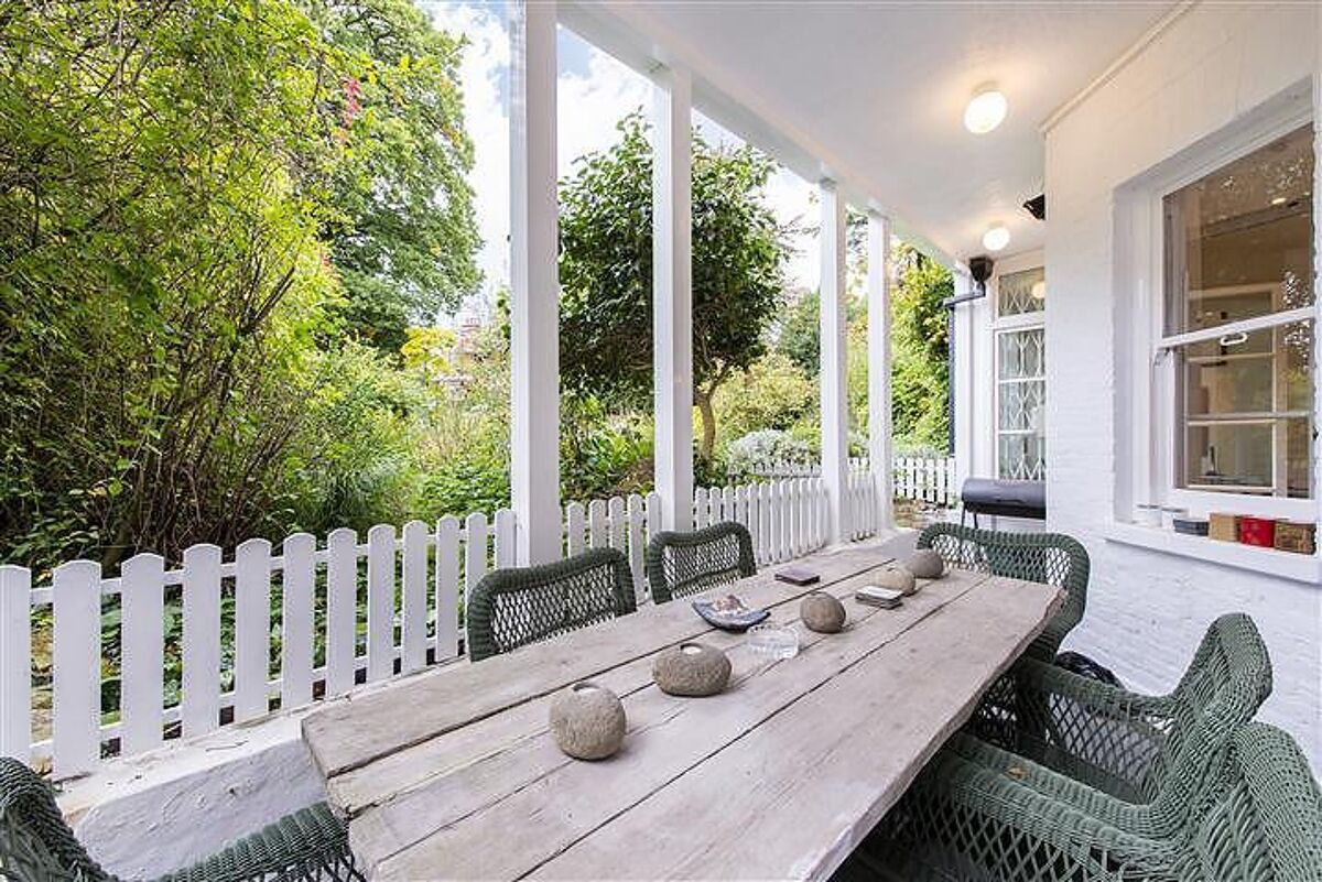 flat to rent in East Heath Road, Hampstead, London, NW3 HAQ012391030