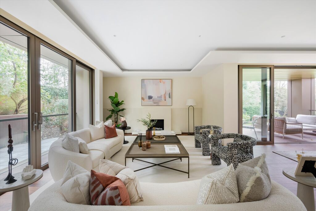 Image of Caenwood Court, Hampstead Lane, London, N6