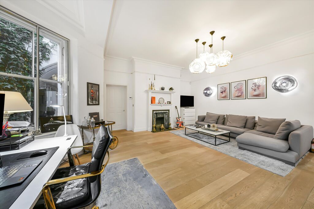 Image of Rosslyn Hill, London, NW3