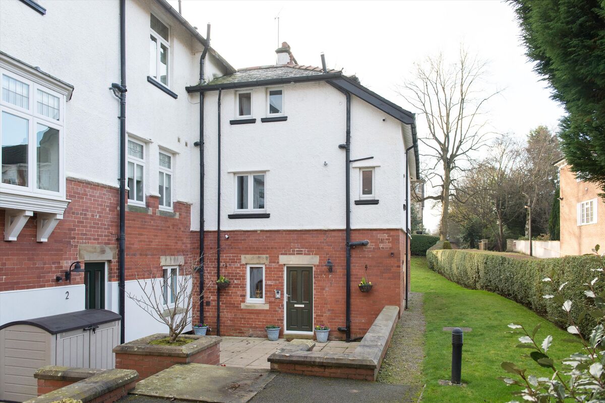 townhouse for sale in Hereford Lodge, 58 Cornwall Road, Harrogate, North Yorkshire, HG1