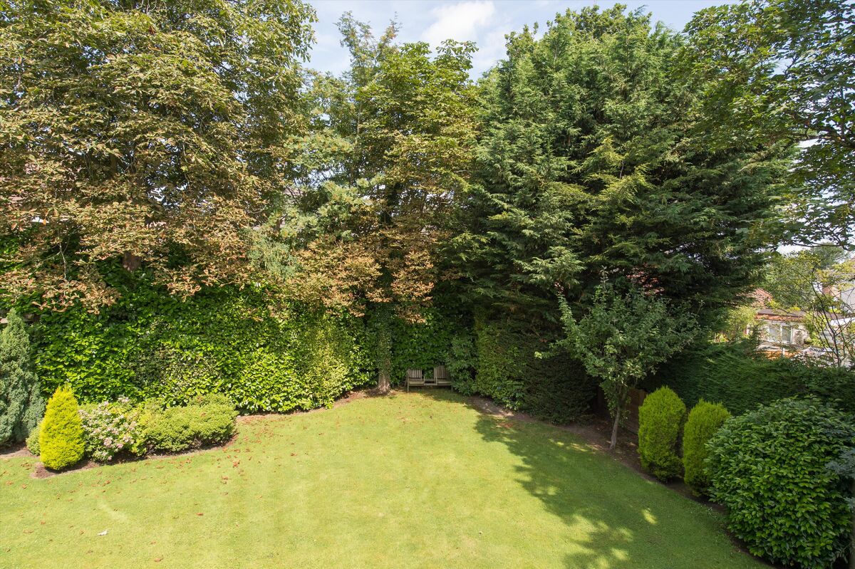 house for sale in Leadhall Grove, Harrogate, North Yorkshire, HG2