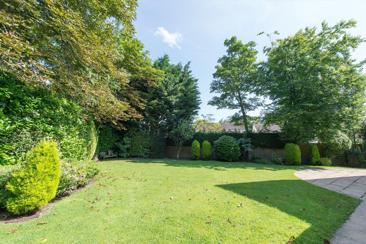 house for sale in Leadhall Grove, Harrogate, North Yorkshire, HG2