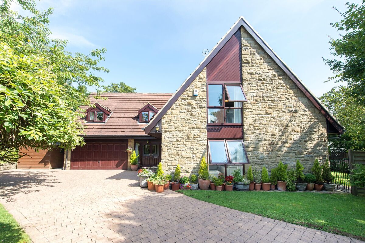 house for sale in Leadhall Grove, Harrogate, North Yorkshire, HG2