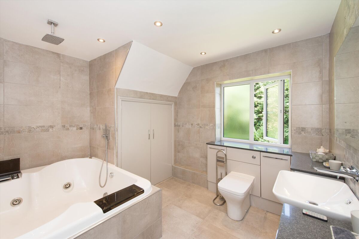 house for sale in Leadhall Grove, Harrogate, North Yorkshire, HG2