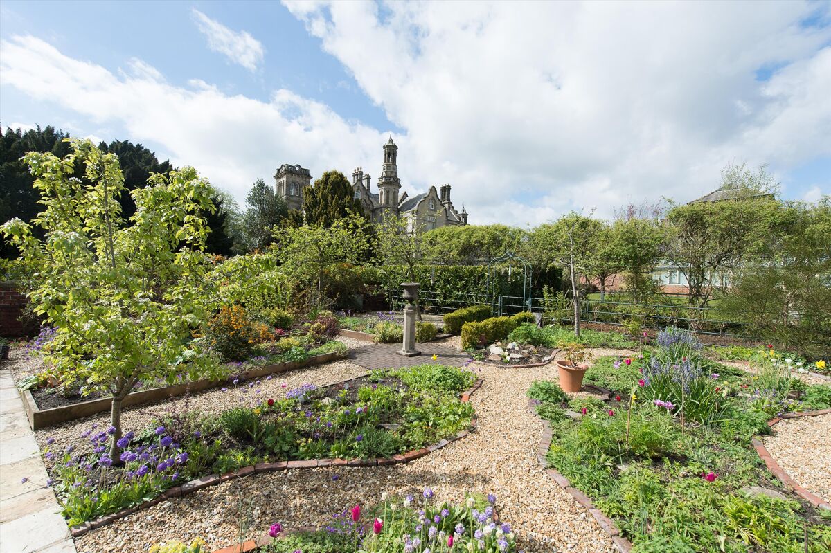 house for sale in Moor Park, Beckwithshaw, Harrogate, North Yorkshire