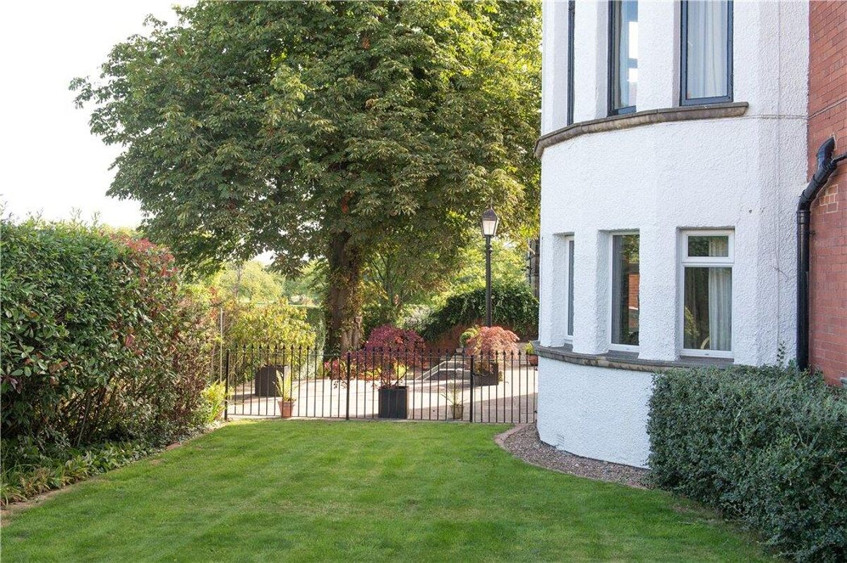 flat for sale in Leeds Road, Harrogate, North Yorkshire, HG2