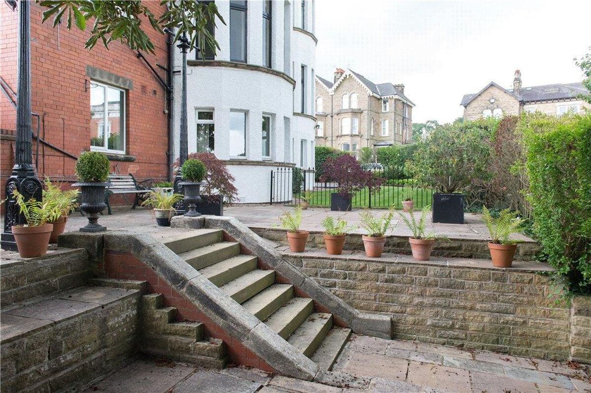 flat for sale in Leeds Road, Harrogate, North Yorkshire, HG2