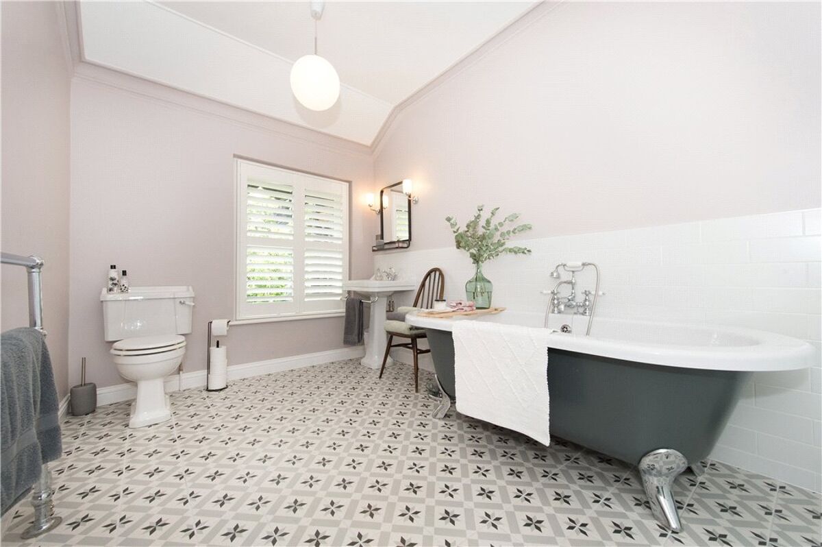 house for sale in Victoria Avenue, Harrogate, North Yorkshire, HG1