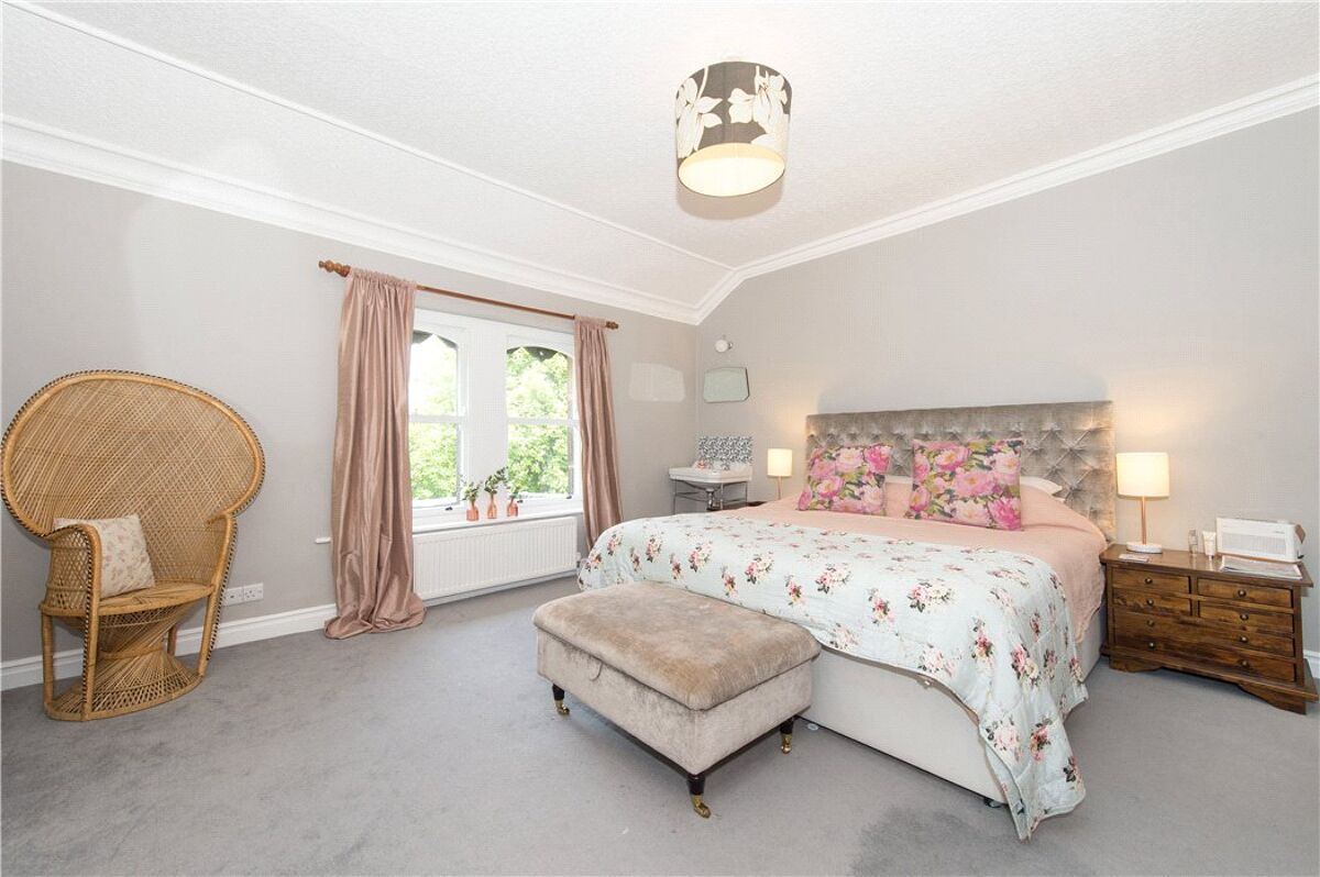 house for sale in Victoria Avenue, Harrogate, North Yorkshire, HG1