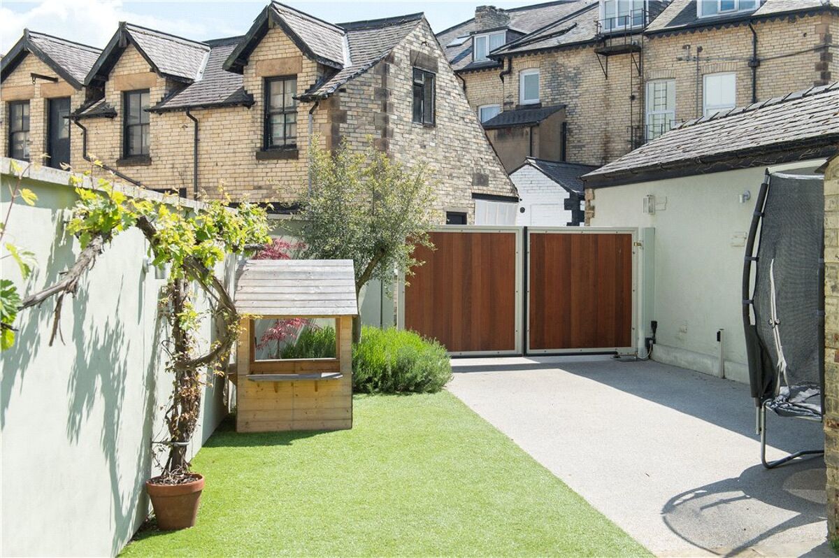 house for sale in Victoria Avenue, Harrogate, North Yorkshire, HG1