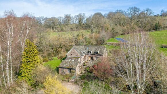 Picture of 4-5 bedroom house for sale.