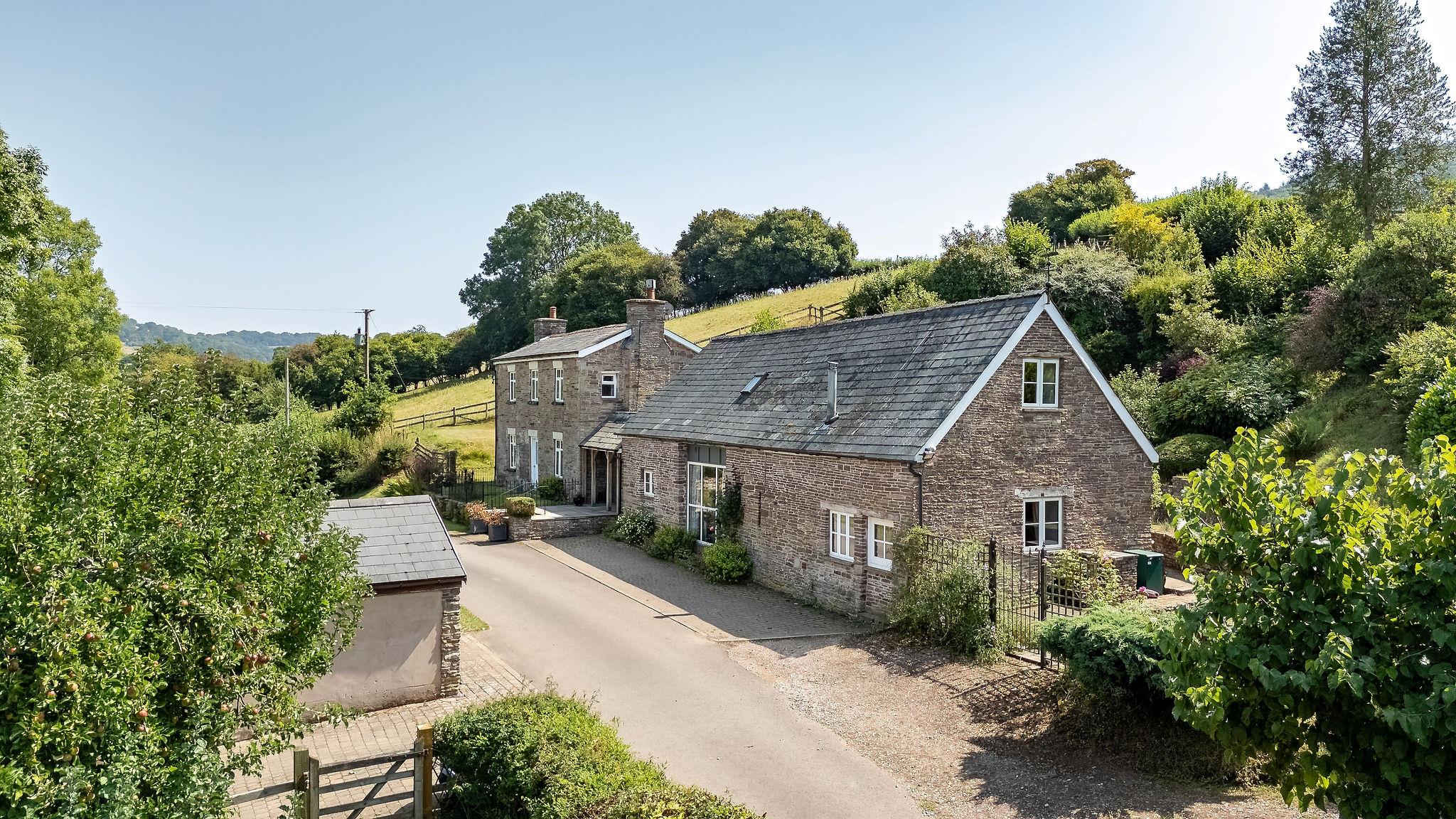 A Countryside Sanctuary of Timeless Elegance 3