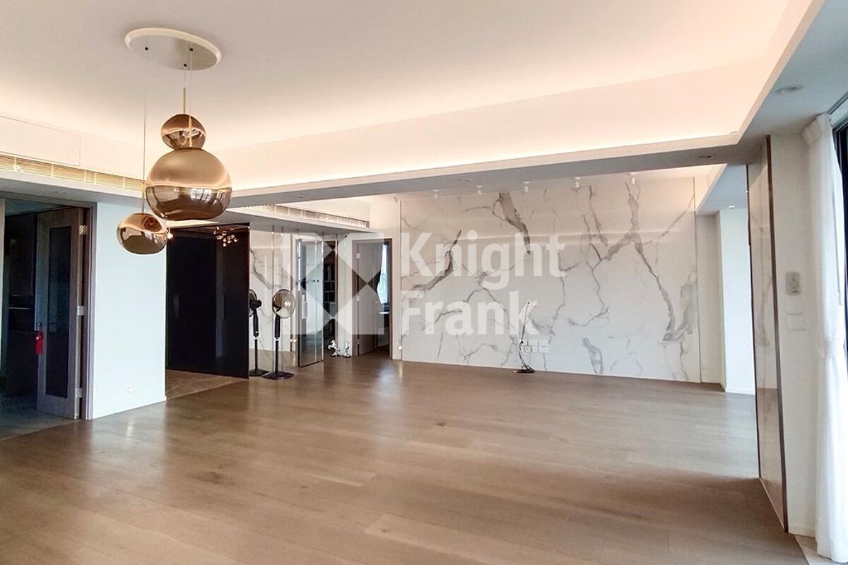 apartment for sale in Vivian Court, 1822 Mount Kellett Road, The Peak