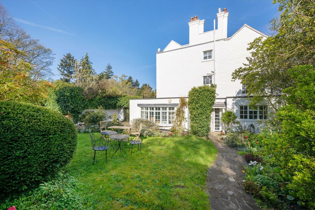 Image of Spaniards Road, Hampstead, London NW3