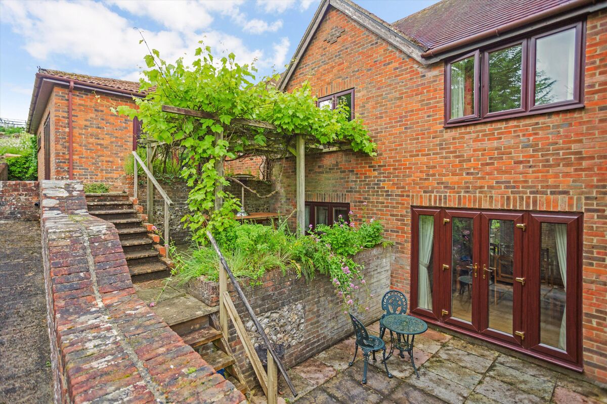 house-for-sale-in-aylesbury-house-cadley-road-collingbourne-ducis