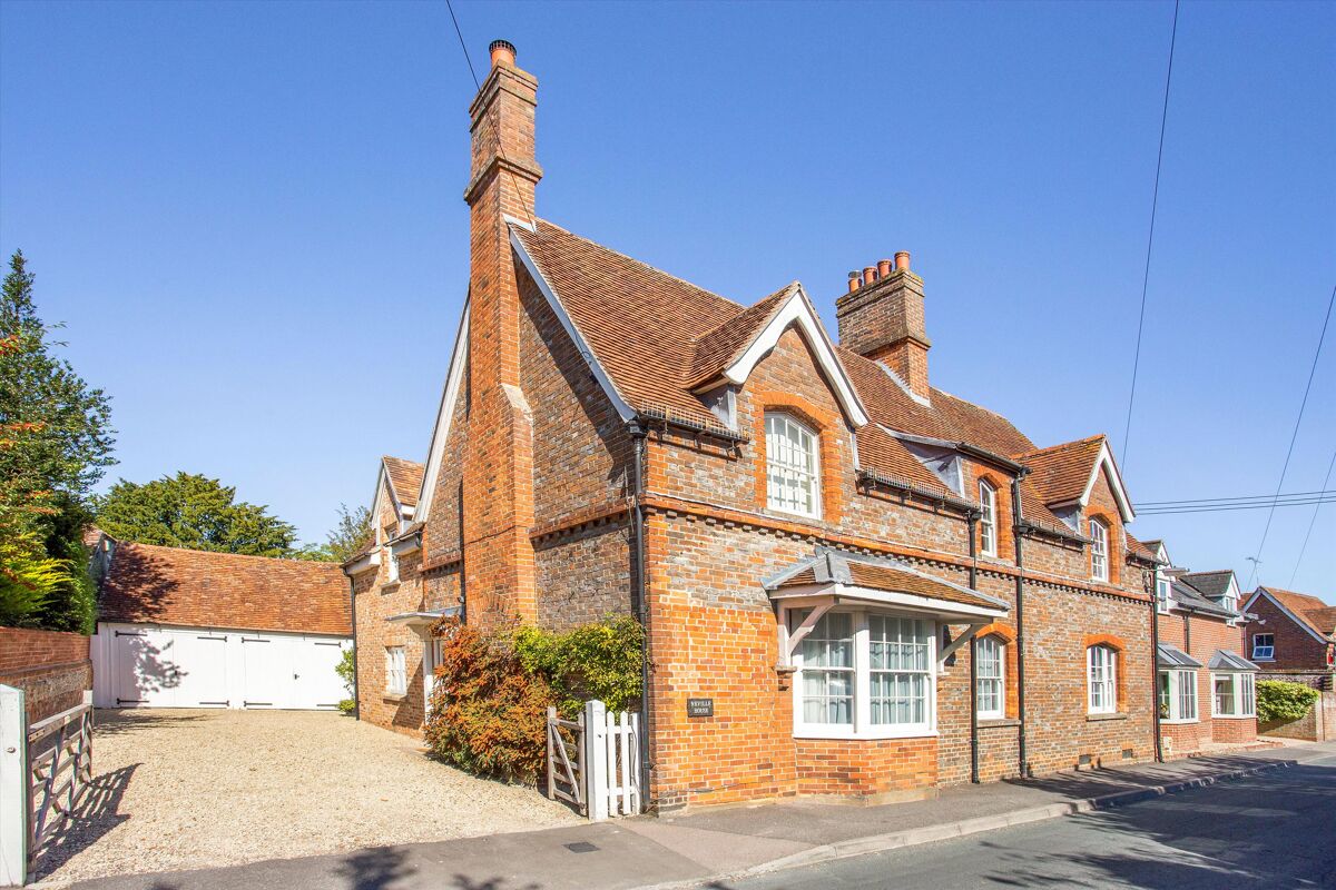 house for sale in High Street, Kintbury, Hungerford, Berkshire, RG17 HNG012204811 Knight Frank