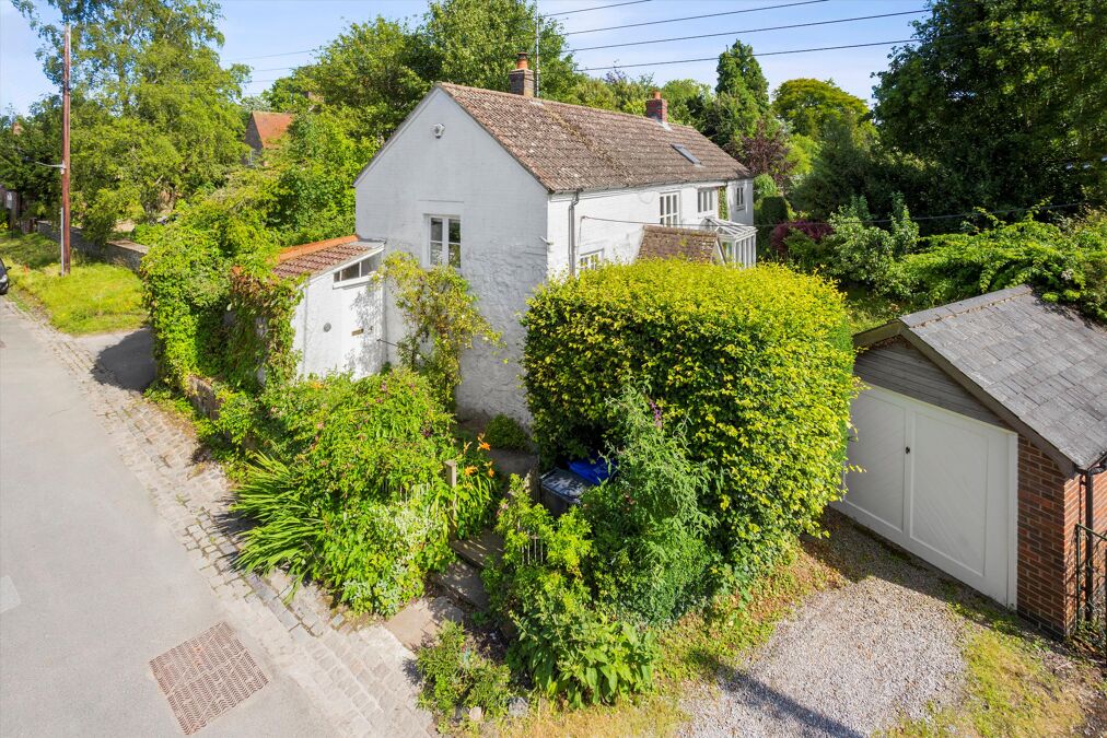 Image of High Street, Avebury, Marlborough, Wiltshire, SN8