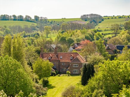 Picture of 5 bedroom house for sale.