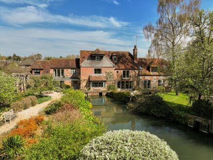 Picture of 5 bedroom house for sale.