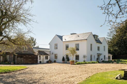 Picture of 6-10 bedroom house for sale.