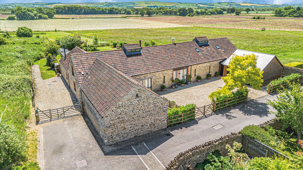 Image of Waylands Barn, Silver Street, Fernham, Faringdon, Oxfordshire, SN7