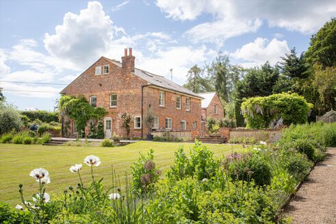 Picture of 8 bedroom house for sale.