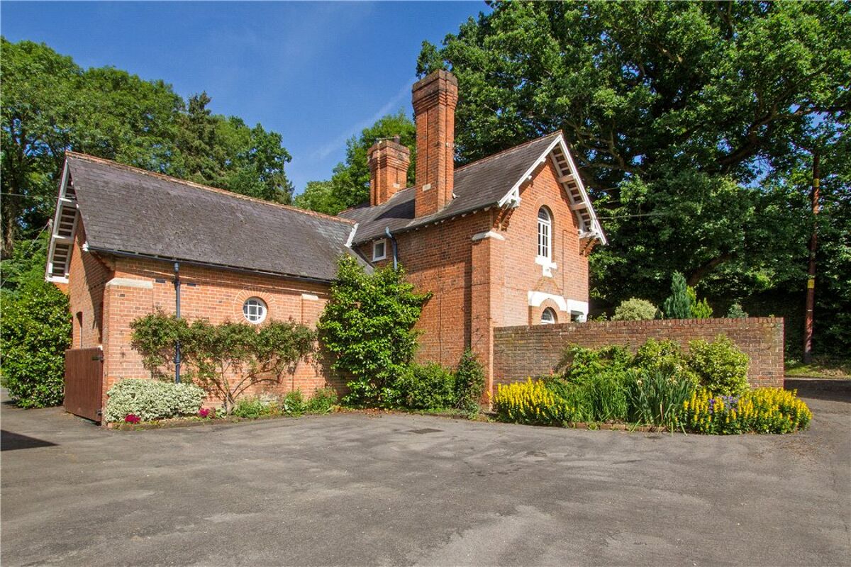 house for sale in Manns Hill, Burghfield Common, Reading, Berkshire