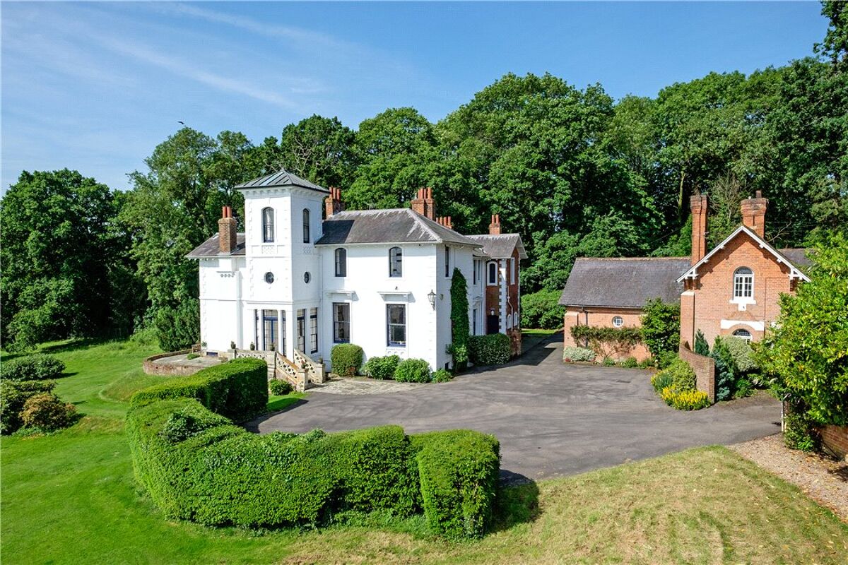 house for sale in Manns Hill, Burghfield Common, Reading, Berkshire