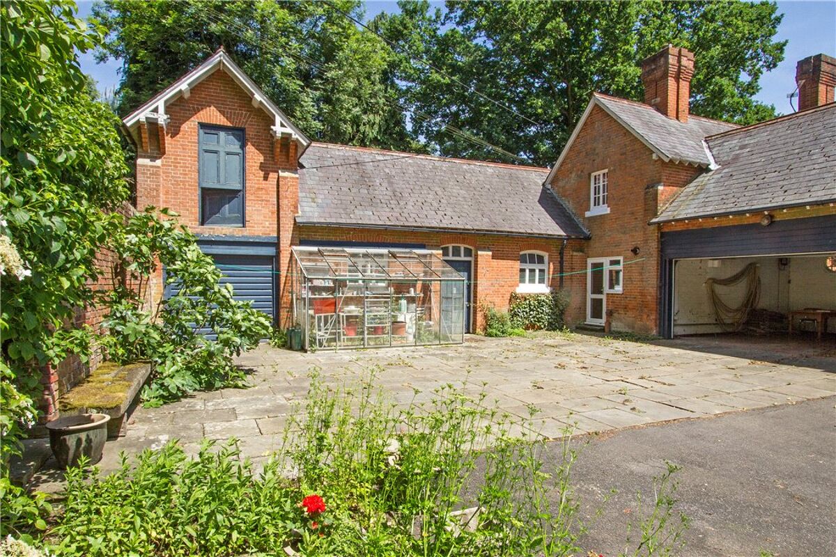 house for sale in Manns Hill, Burghfield Common, Reading, Berkshire