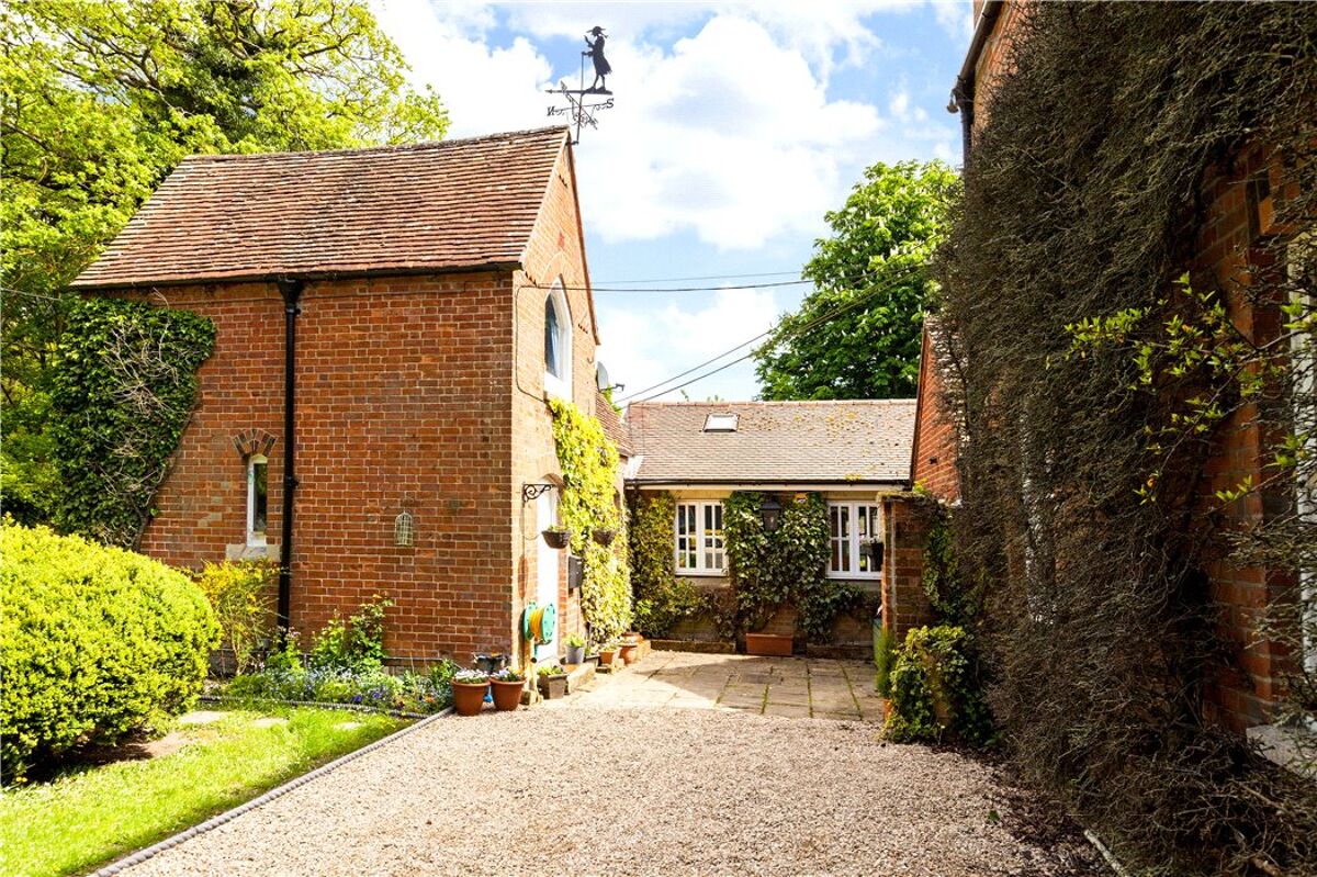 house for sale in Curridge, Thatcham, Berkshire, RG18 HNG070007