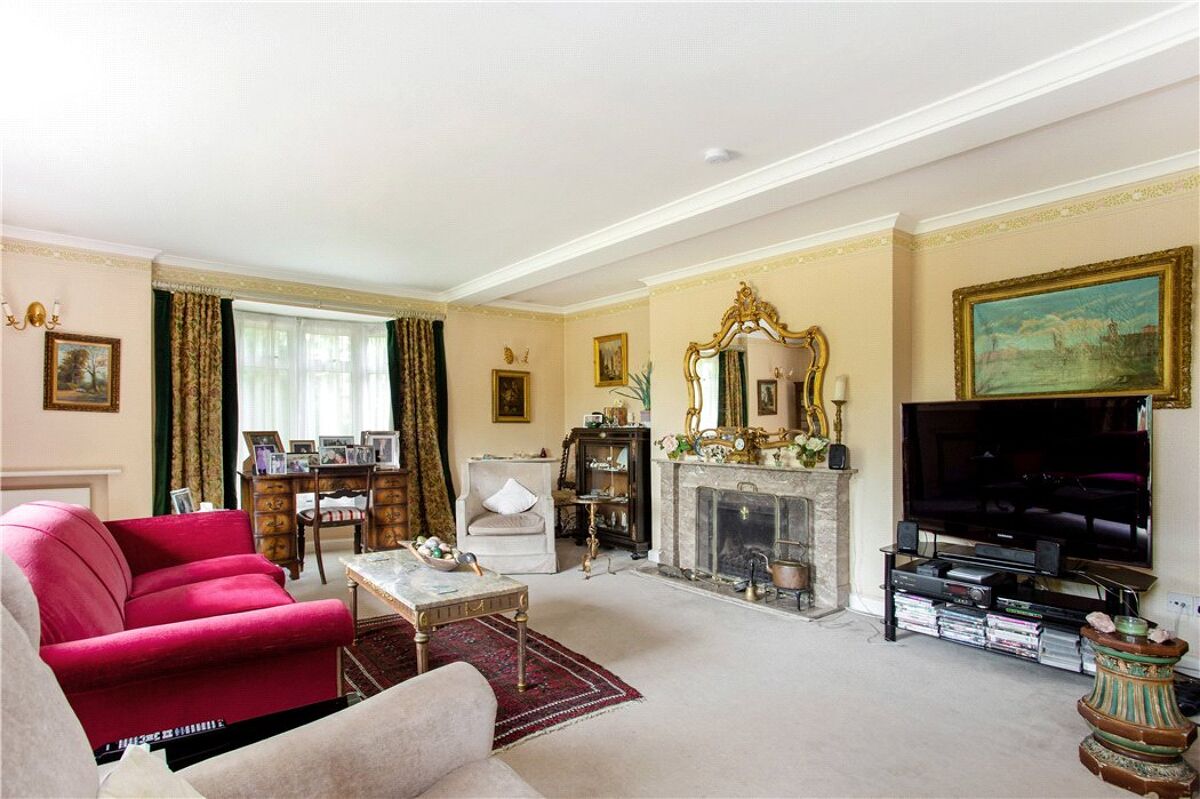 house for sale in High Street, Kintbury, Hungerford, Berkshire, RG17