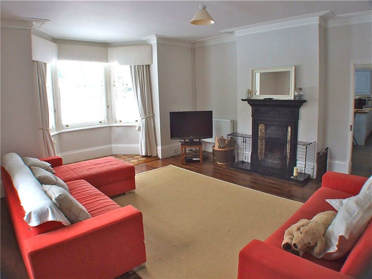 house for sale in Battens Farm House, Ermin Street, Lambourn Woodlands