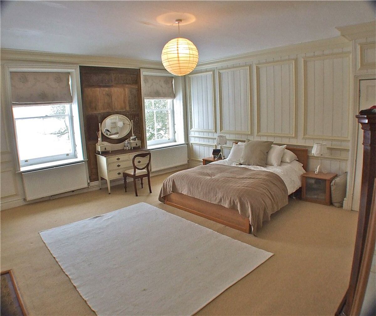 house for sale in Battens Farm House, Ermin Street, Lambourn Woodlands