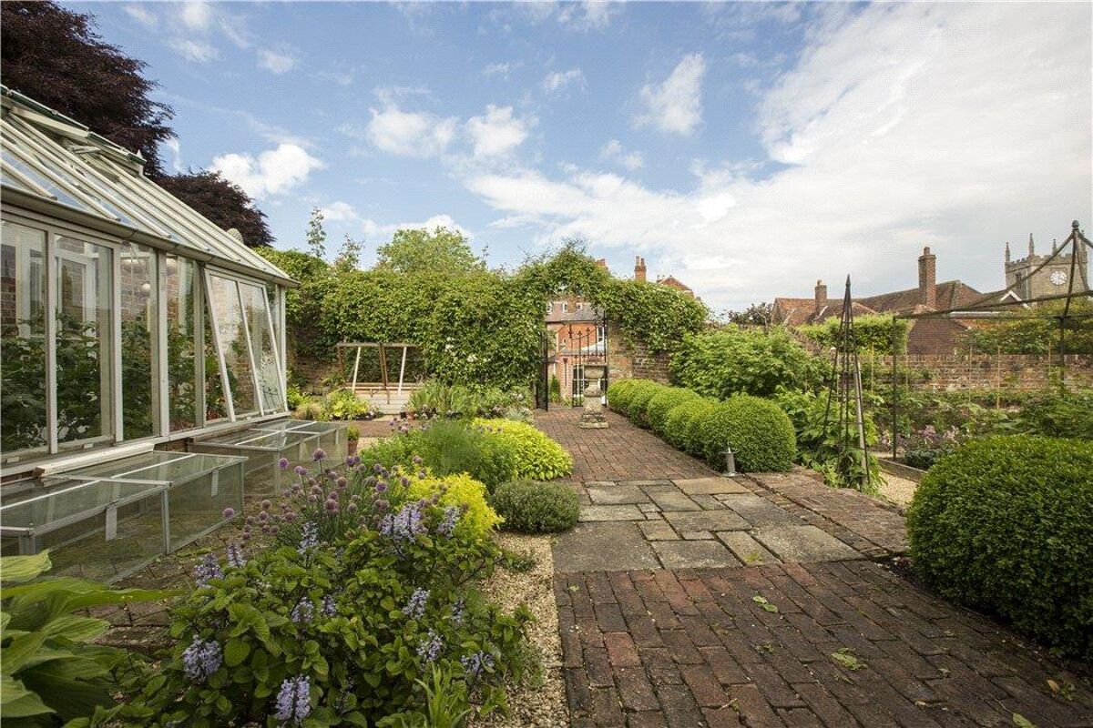 house for sale in Kingsbury Street, Marlborough, Wiltshire, SN8
