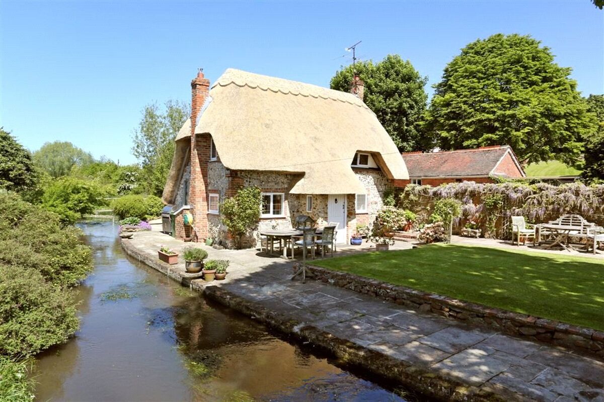 house for sale in Box Hedge Cottage, Eastbury, Hungerford, Berkshire