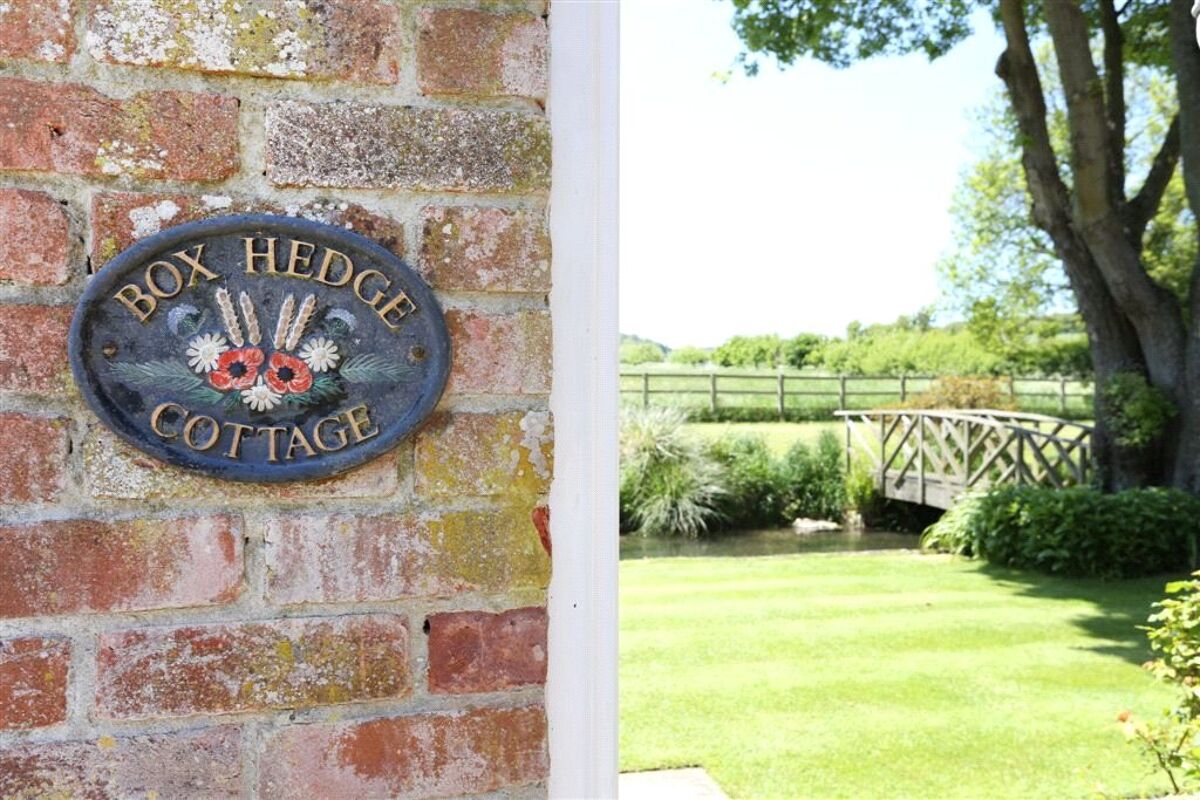 house for sale in Box Hedge Cottage, Eastbury, Hungerford, Berkshire