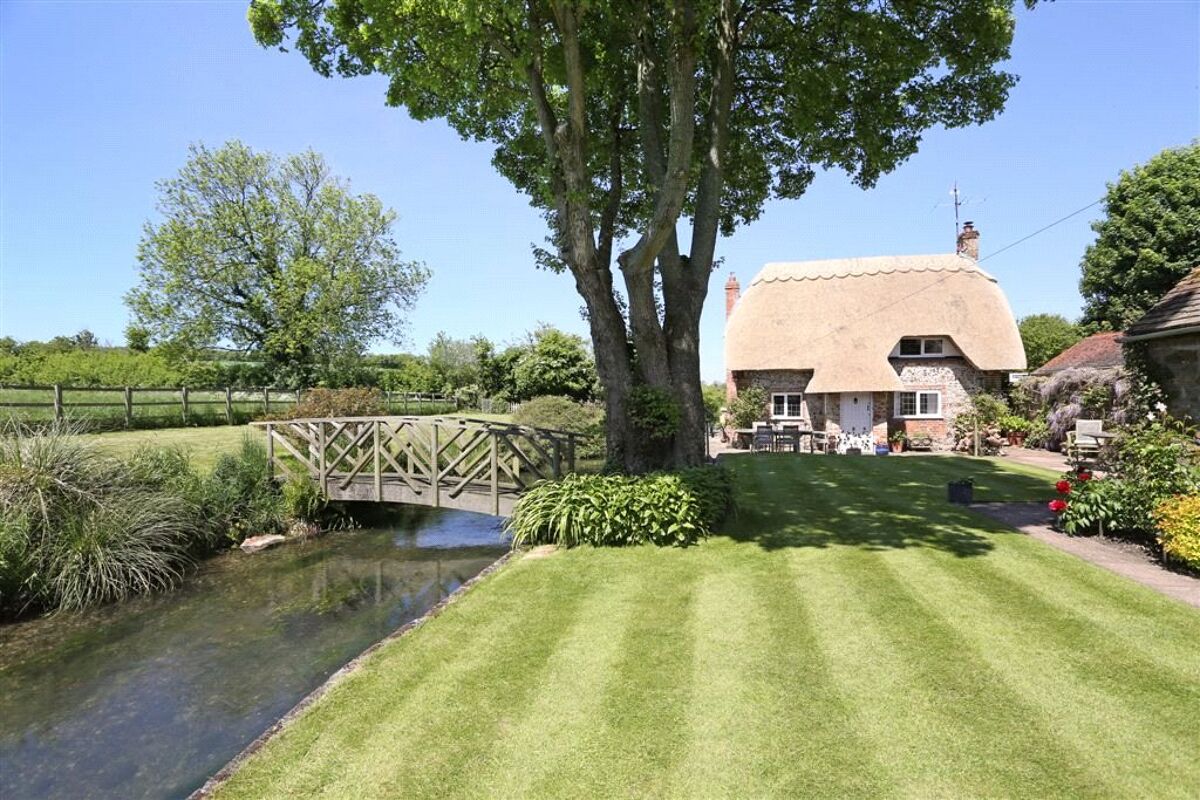 house for sale in Box Hedge Cottage, Eastbury, Hungerford, Berkshire