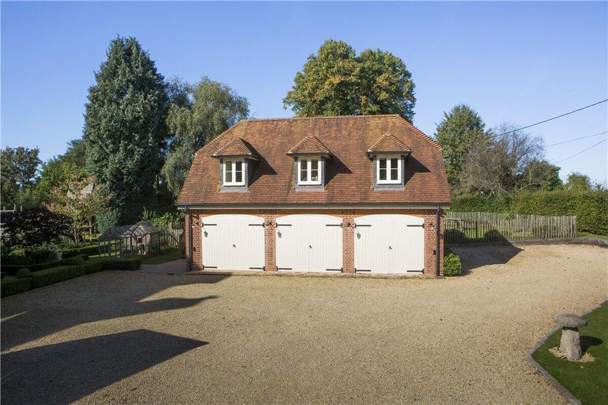 house for sale in Hamstead Marshall, Newbury, Berkshire, RG20