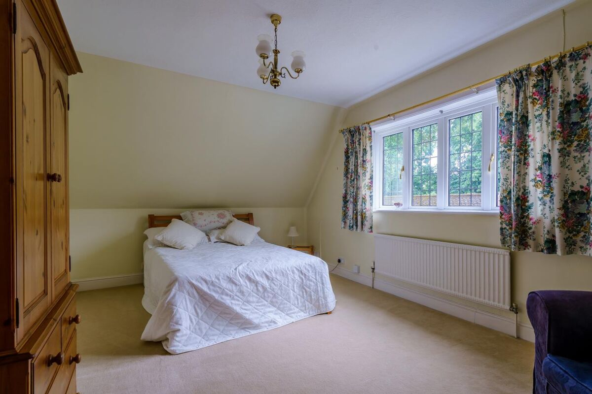 house for sale in Greenham, Newbury, Berkshire, RG19 HNQ012023673