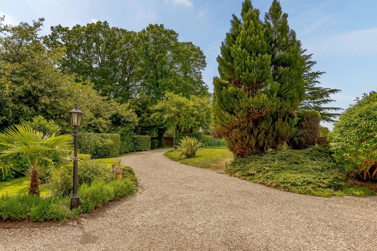 house for sale in Greenham, Newbury, Berkshire, RG19 HNQ012023673