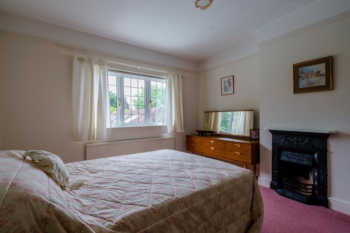 house for sale in Greenham, Newbury, Berkshire, RG19 HNQ012023673