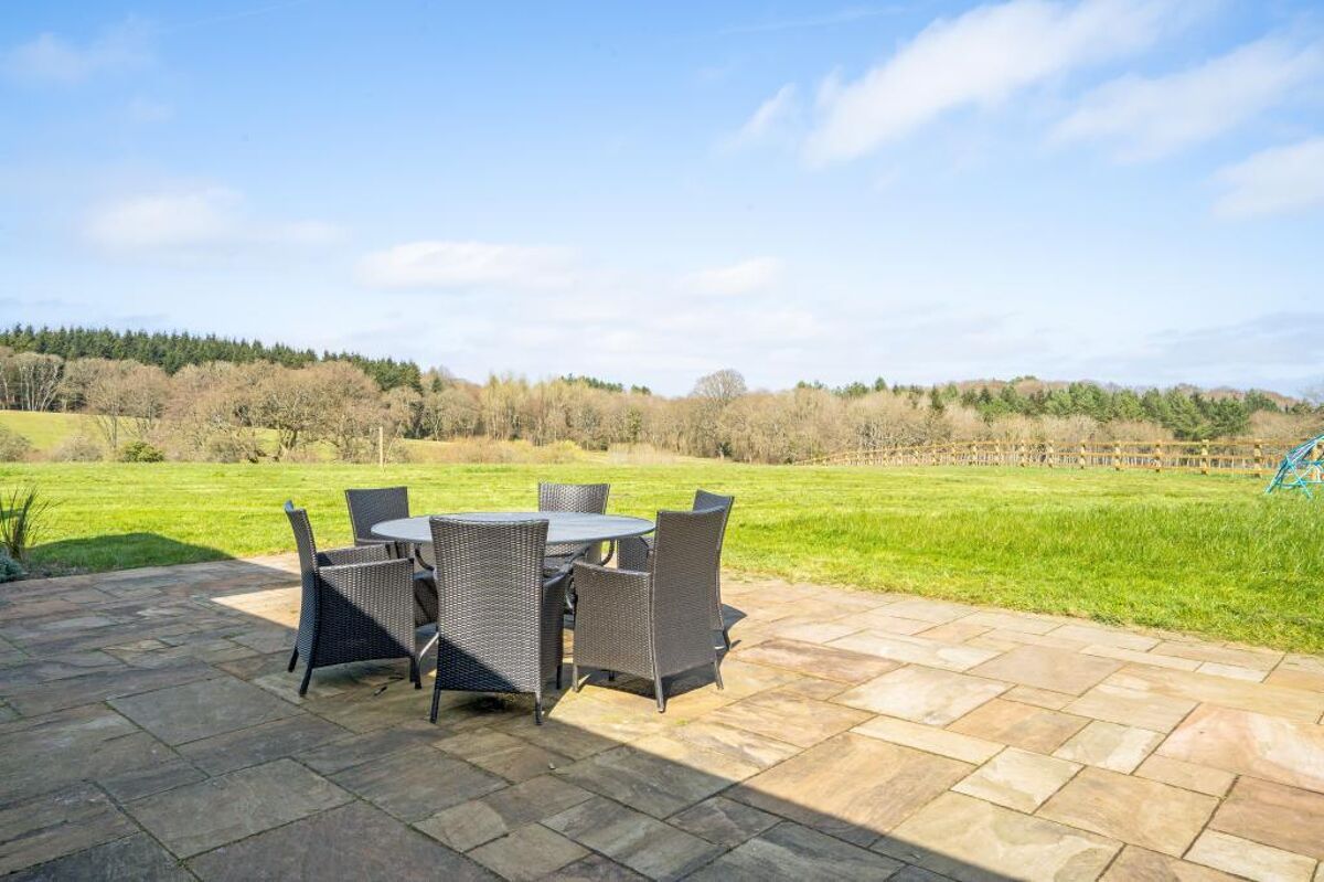 house for sale in The Ridge, Cold Ash, Thatcham, Berkshire, RG18 HNQ012133904 Knight Frank