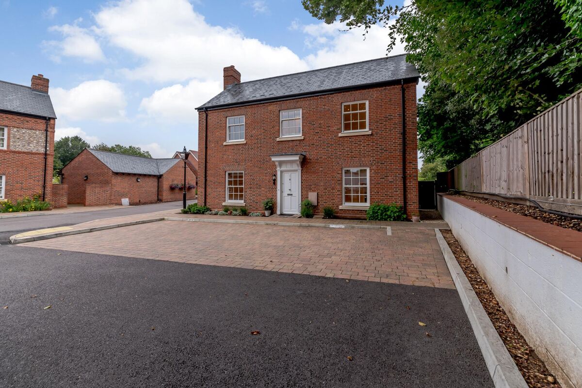 flat for sale in Bridge Park, Twyford, Reading, Berkshire, RG10