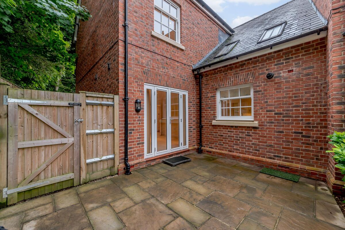 flat for sale in Bridge Park, Twyford, Reading, Berkshire, RG10